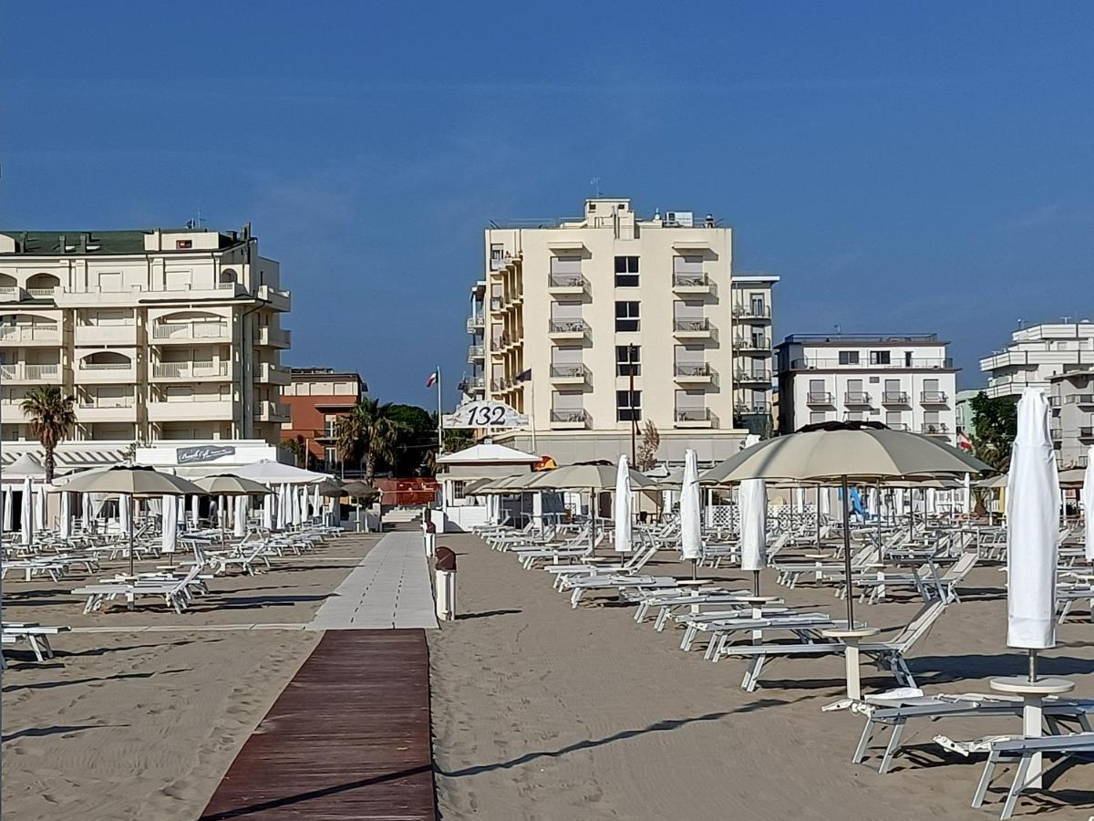 Hotel Bed & Book Rimini Exterior foto