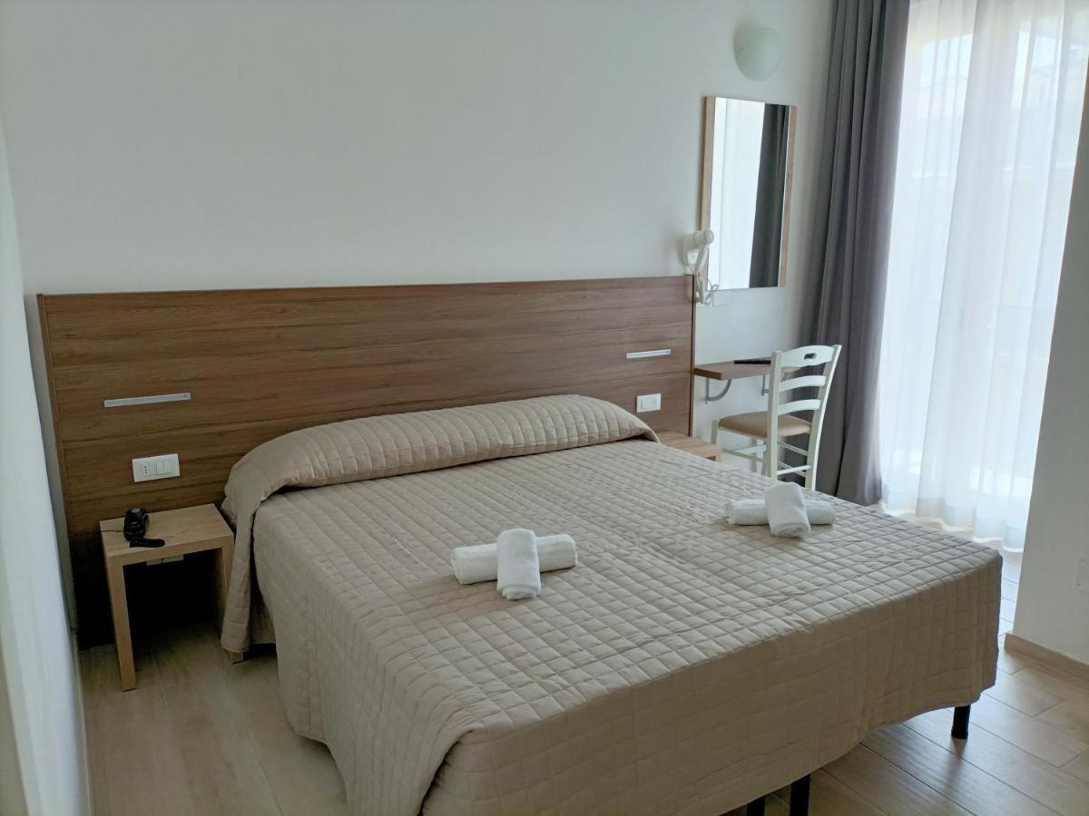 Hotel Bed & Book Rimini Exterior foto