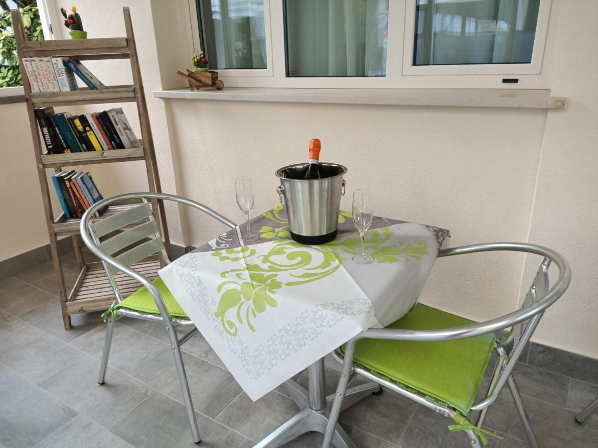 Hotel Bed & Book Rimini Exterior foto
