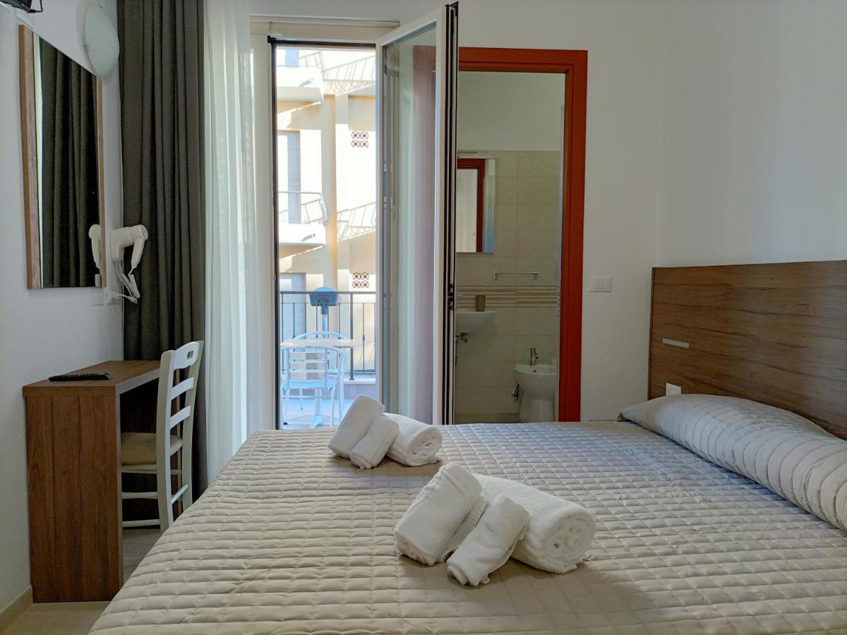 Hotel Bed & Book Rimini Exterior foto
