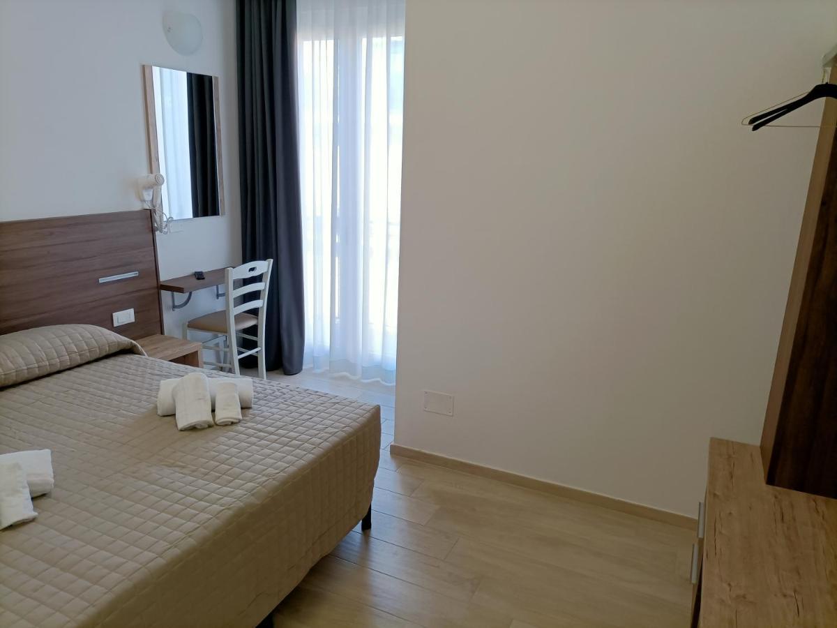 Hotel Bed & Book Rimini Exterior foto