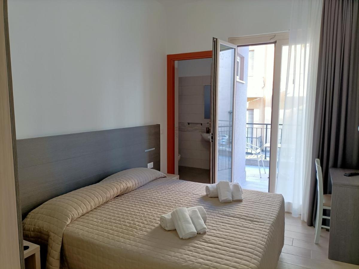 Hotel Bed & Book Rimini Exterior foto