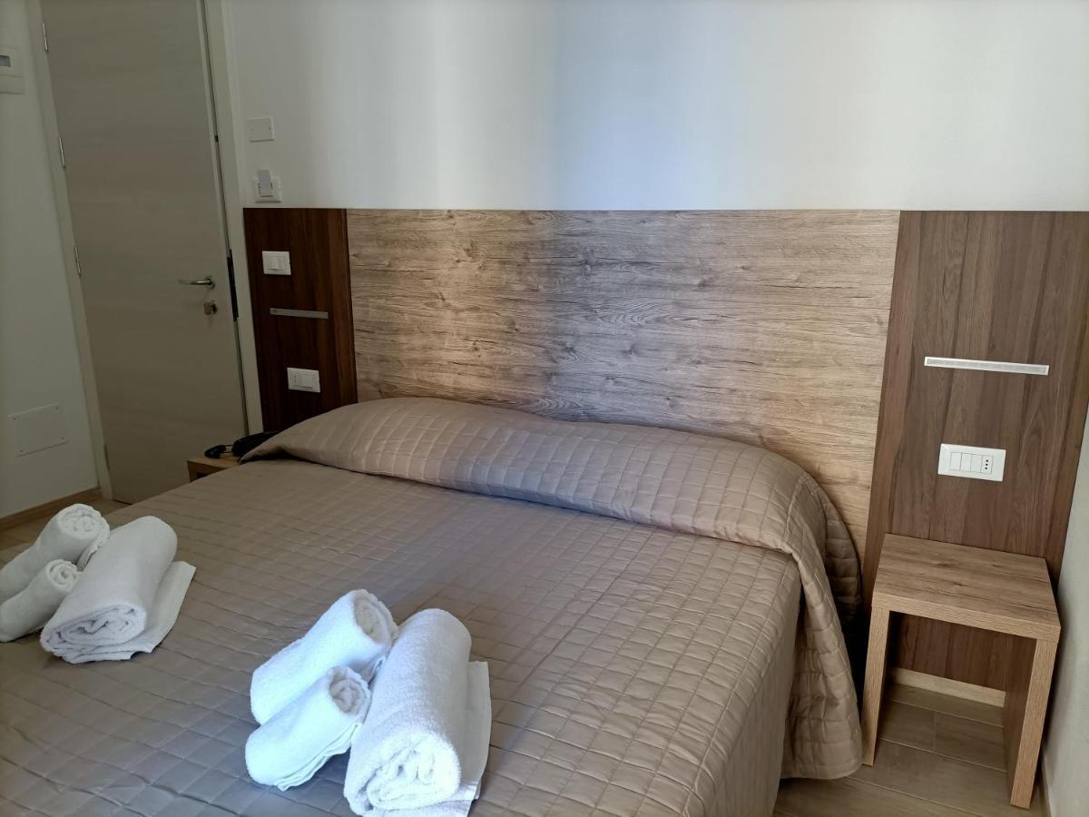Hotel Bed & Book Rimini Exterior foto