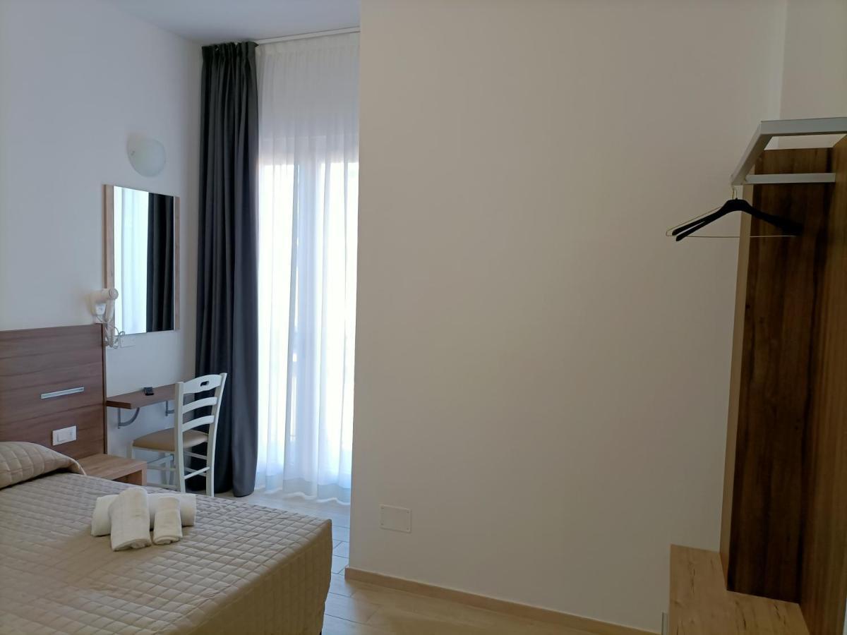 Hotel Bed & Book Rimini Exterior foto