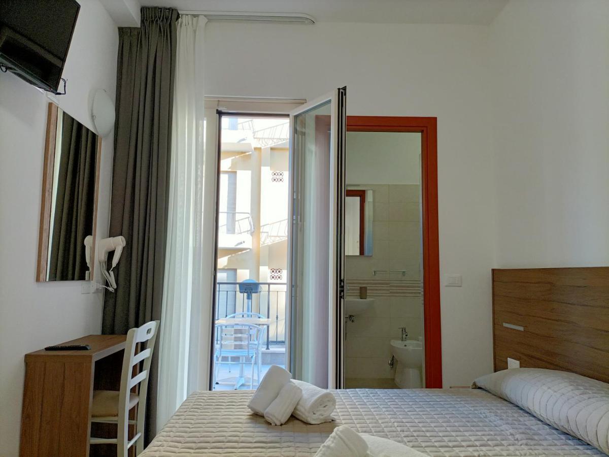 Hotel Bed & Book Rimini Exterior foto