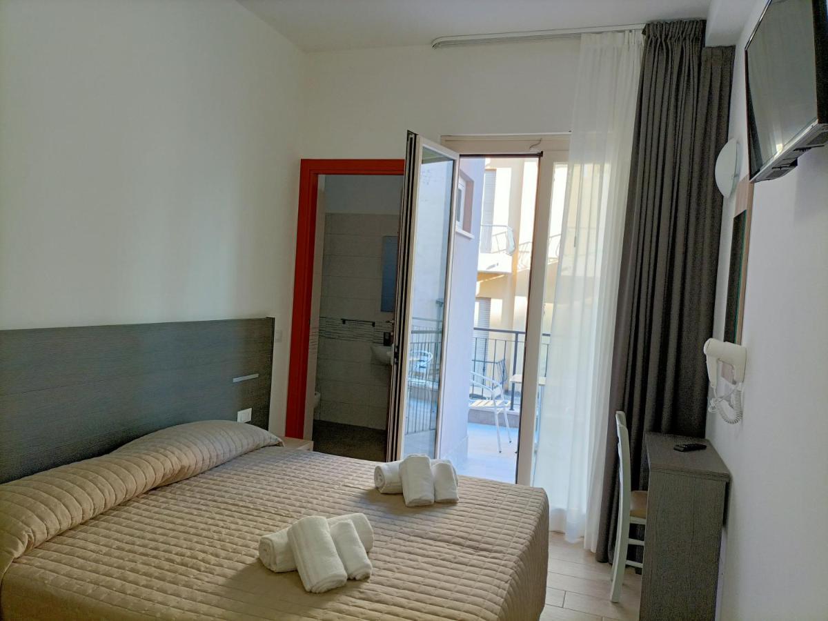 Hotel Bed & Book Rimini Exterior foto