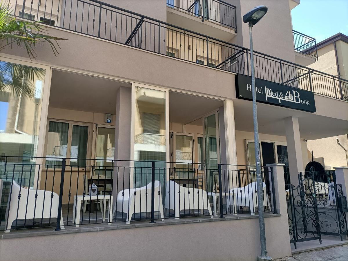 Hotel Bed & Book Rimini Exterior foto
