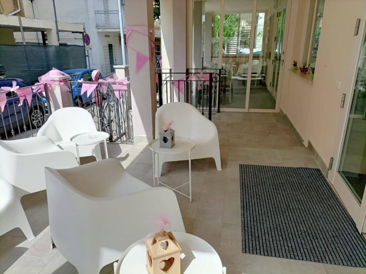 Hotel Bed & Book Rimini Exterior foto